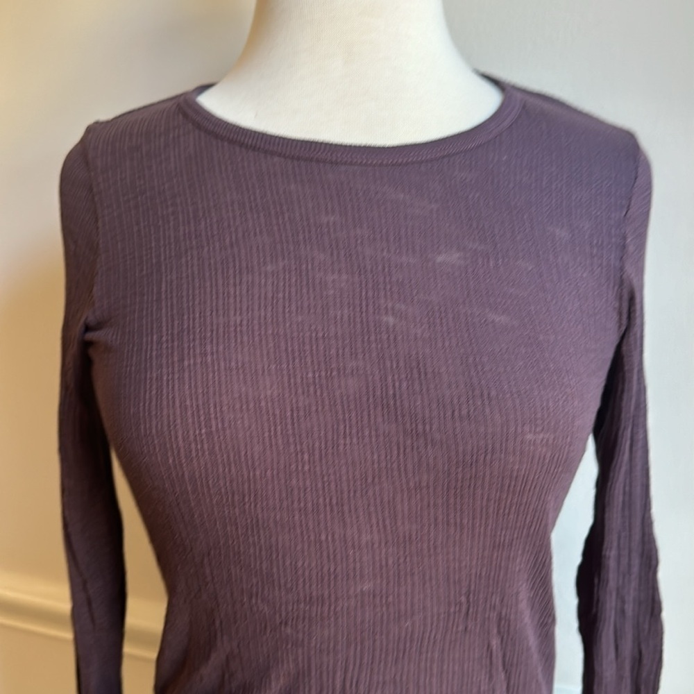 Sundry Long Sleeve Ribbed Tee shirt Raw edge hem Plum purple size 1 small EUC